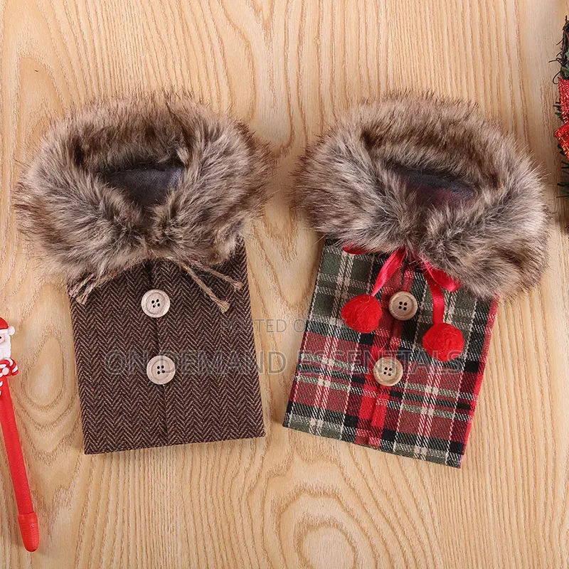 Christmas Wine Bottle Cover Colours: Red, Brown