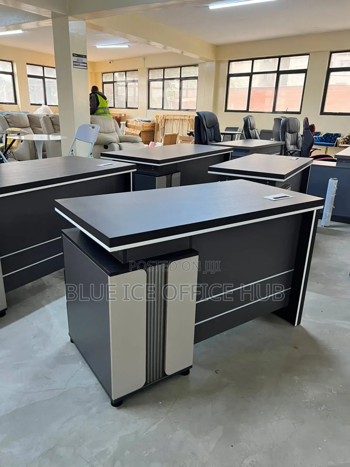 Modern Executive Office Desk – Black Manager Workstation