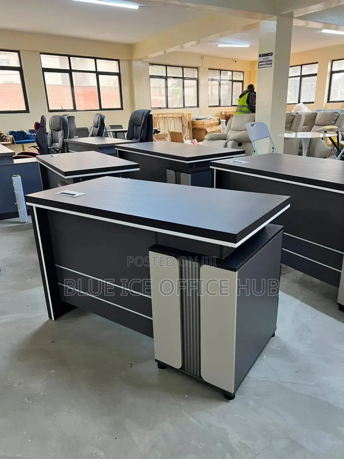 Modern Executive Office Desk – Black Manager Workstation