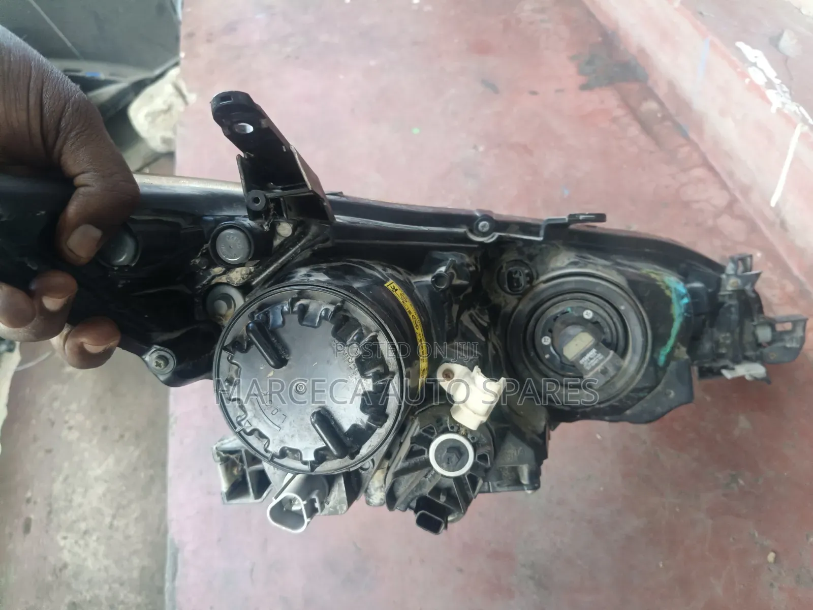 Headlight Toyota Wish 2015 XENON