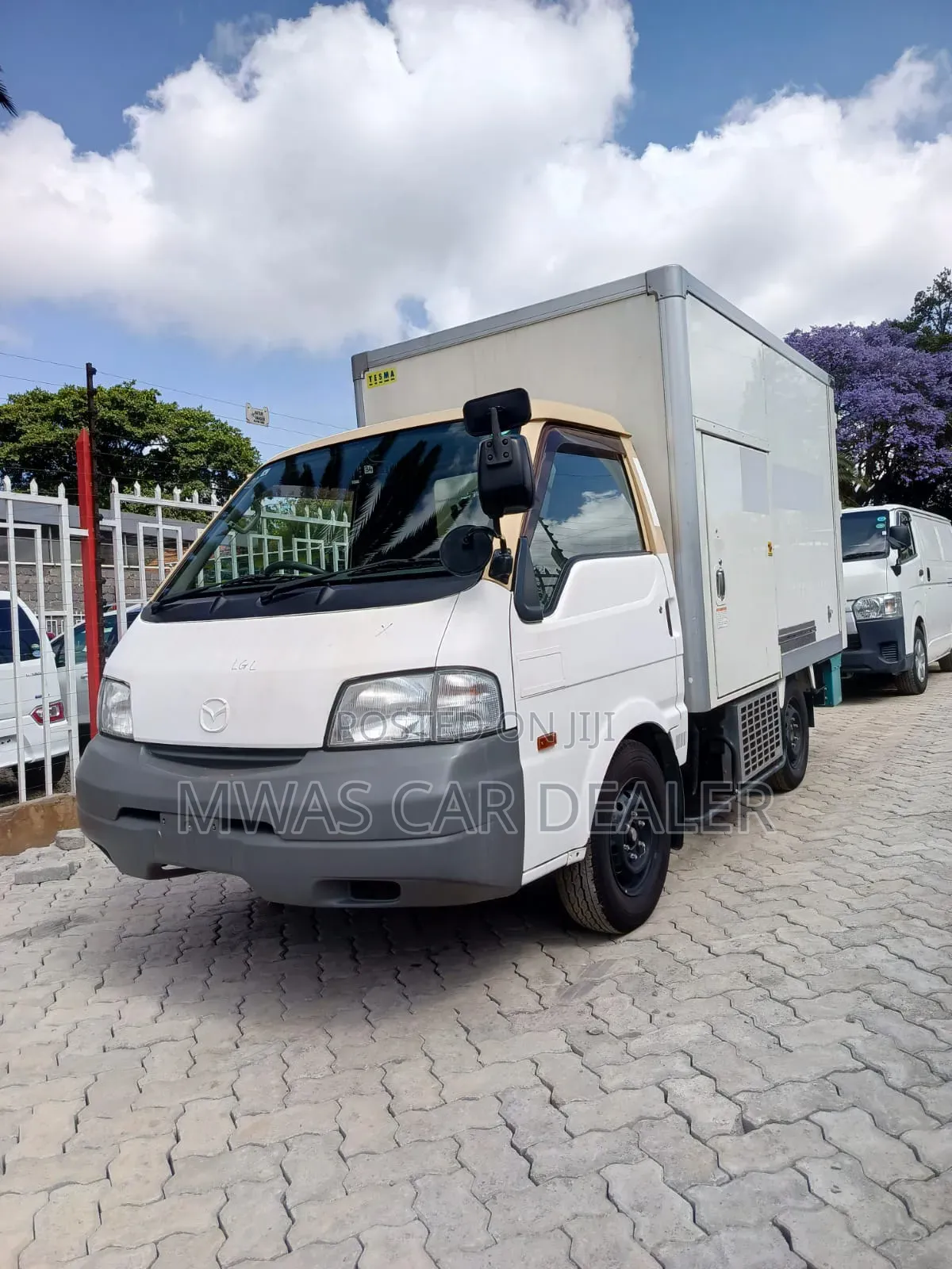 Selling Mazda Bongo Truck Freezer Fridge