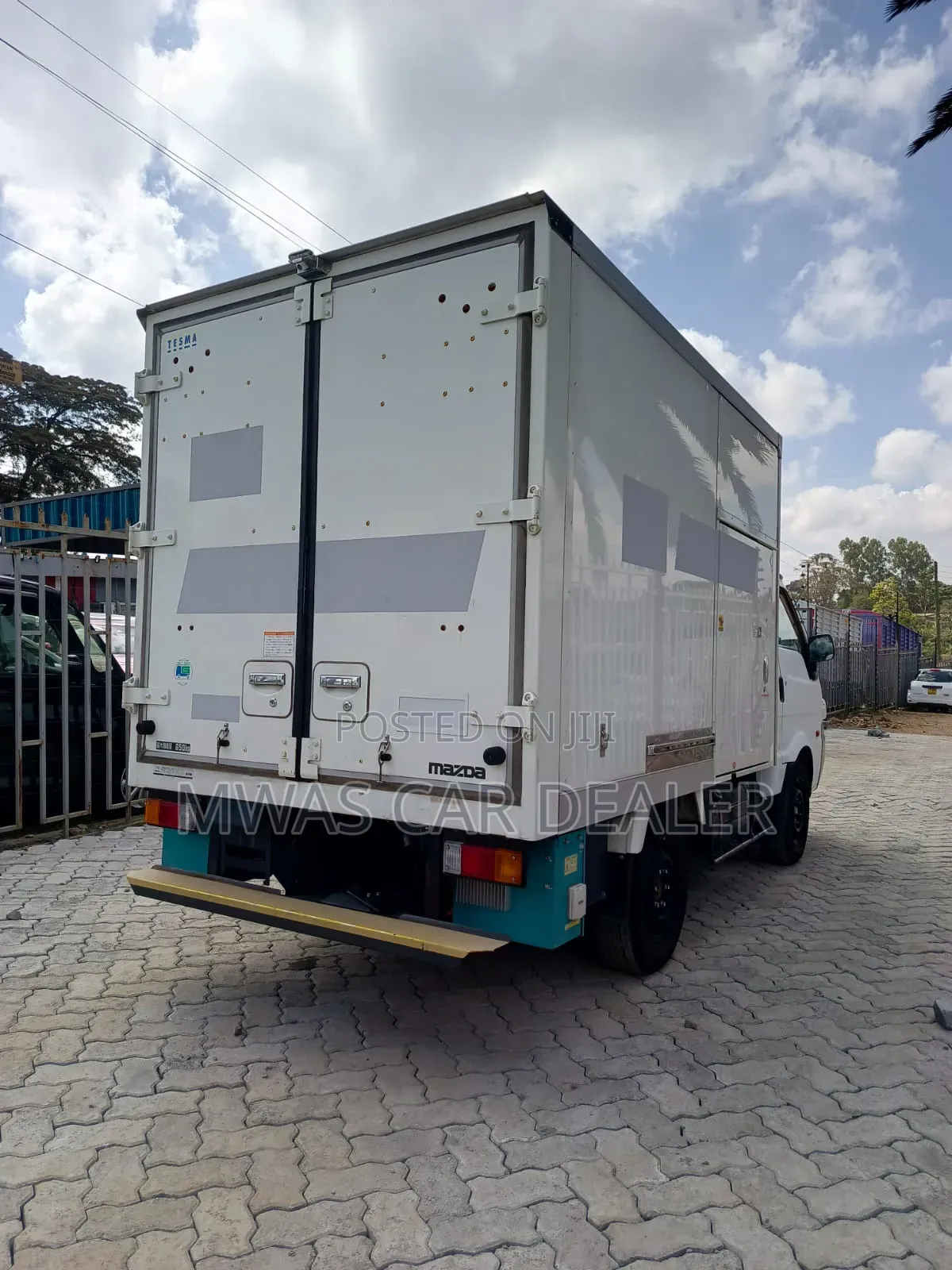 Selling Mazda Bongo Truck Freezer Fridge