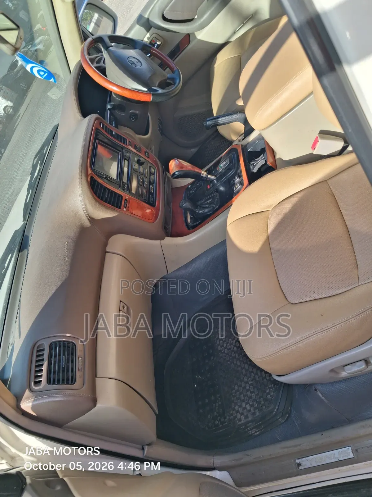 Toyota Land Cruiser 2002 White