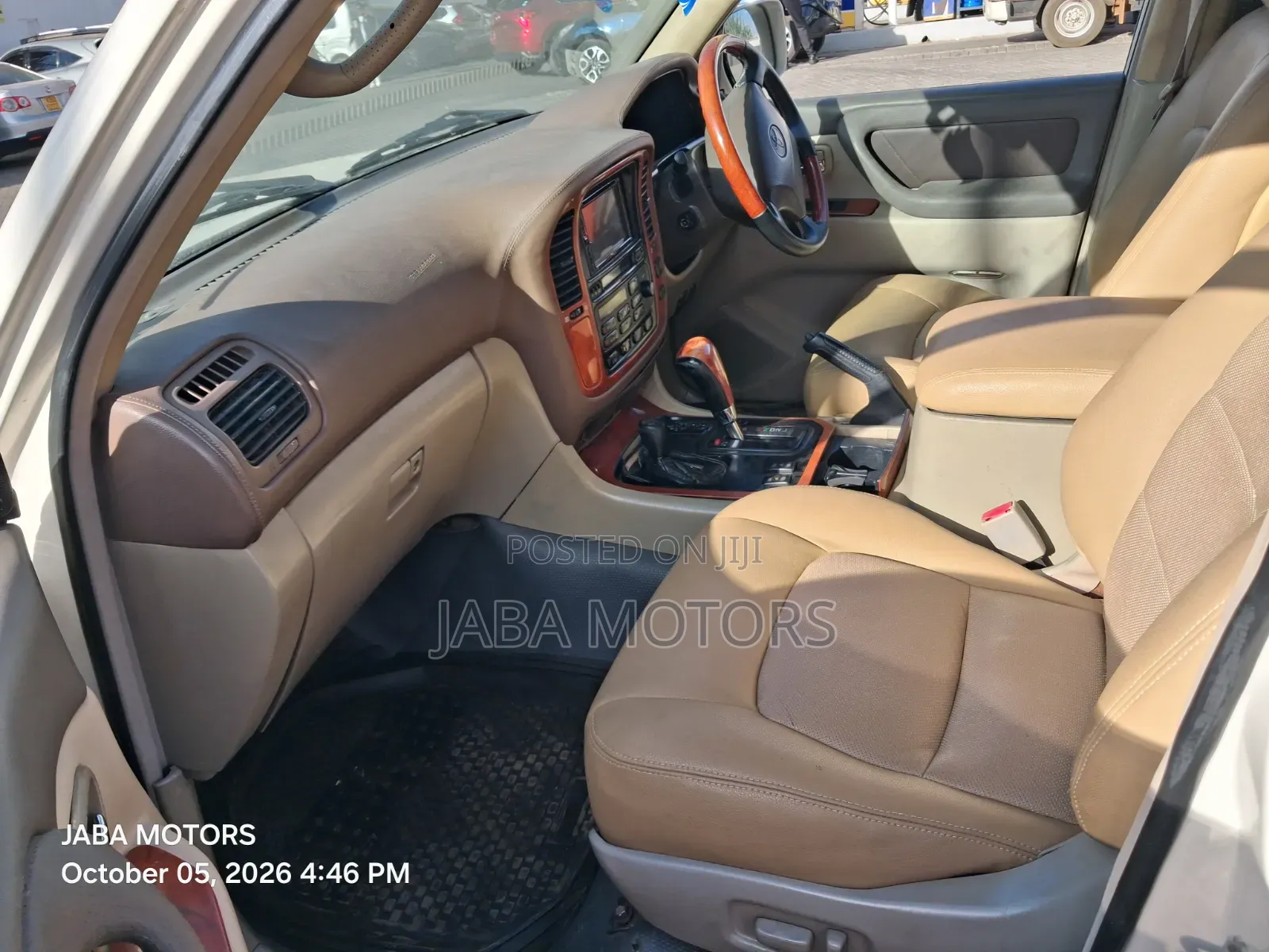 Toyota Land Cruiser 2002 White