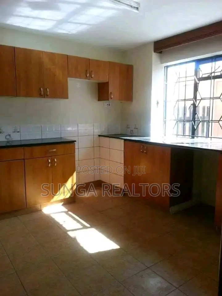 3bdrm House in Gateway Mall Area for sale