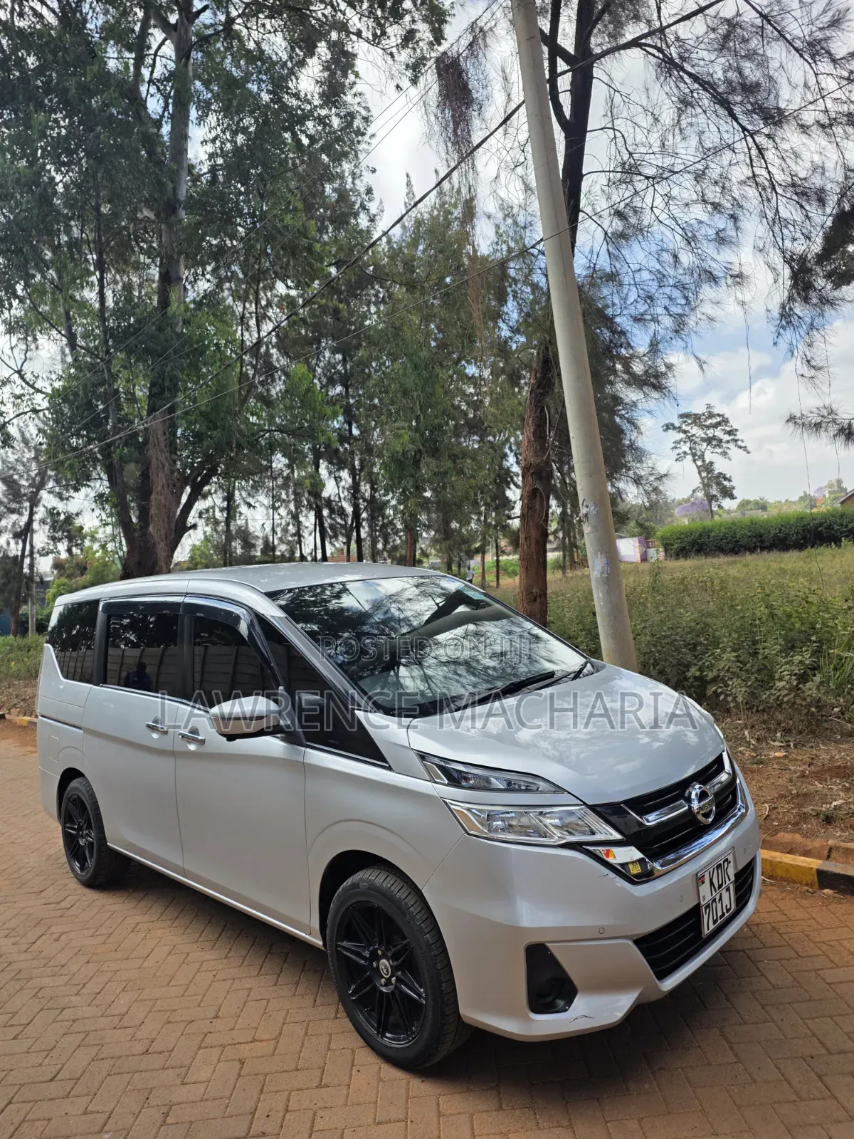 Nissan Serena 2017 Silver