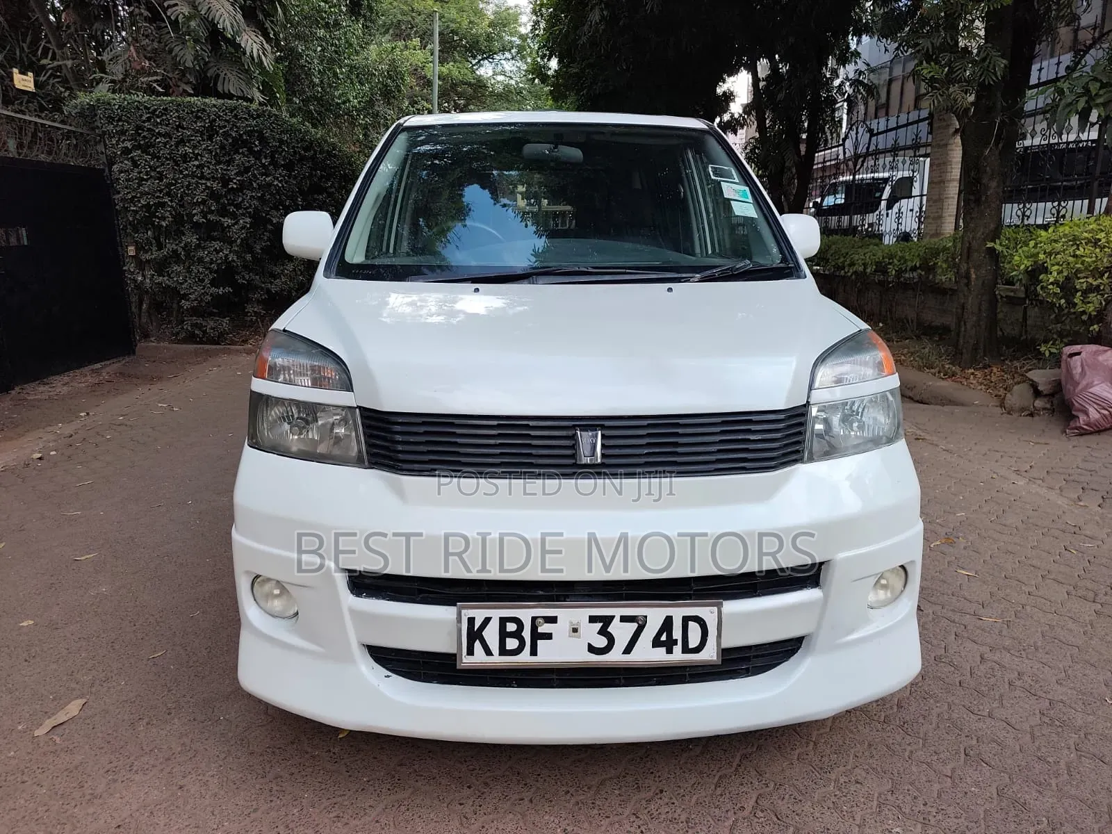 Toyota Voxy 2002 White