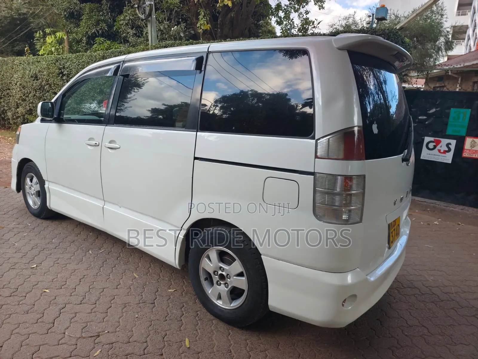 Toyota Voxy 2002 White