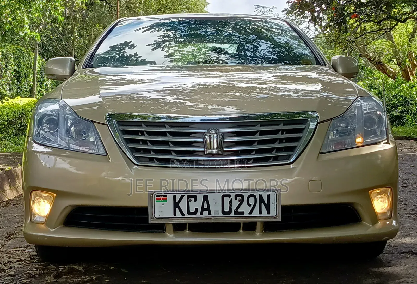 Toyota Crown 2010 Gold