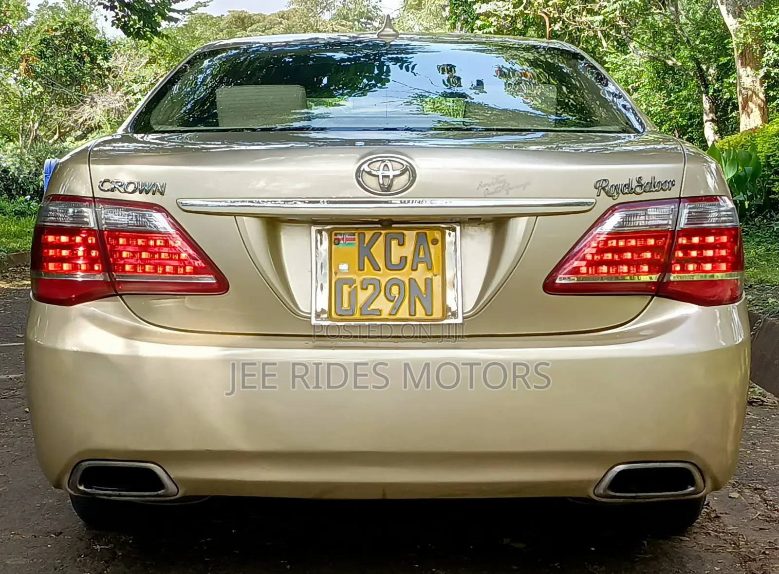 Toyota Crown 2010 Gold