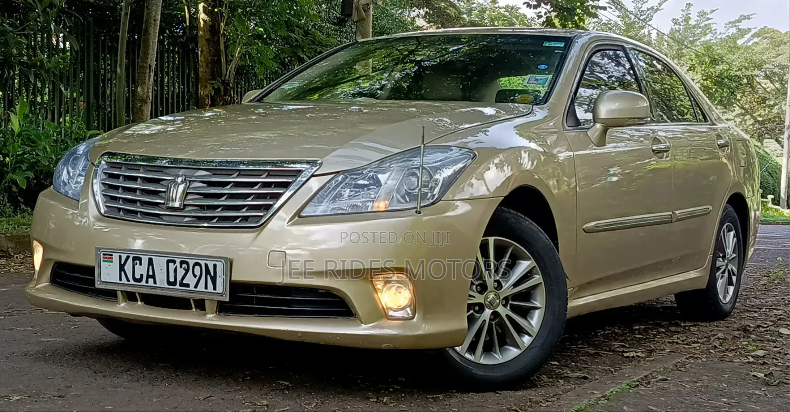 Toyota Crown 2010 Gold
