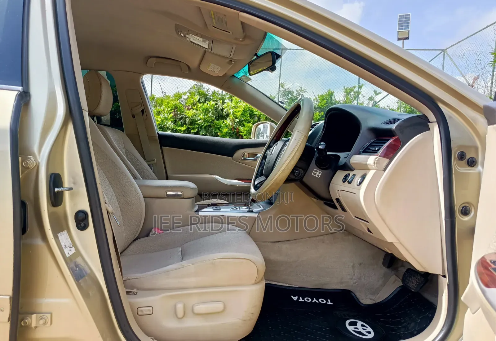 Toyota Crown 2010 Gold