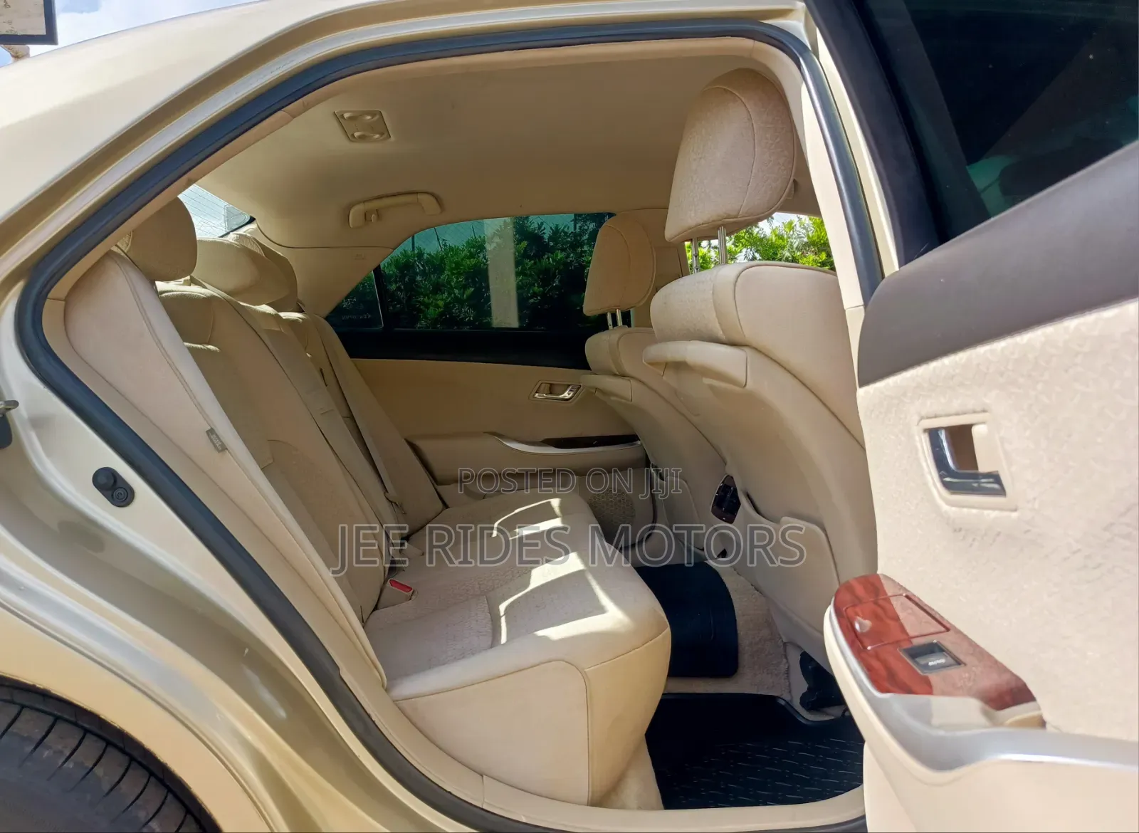 Toyota Crown 2010 Gold