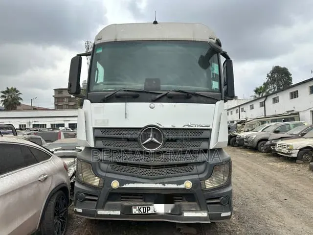 Mercedes Benz Actros 2545 No Engine and Gearbox