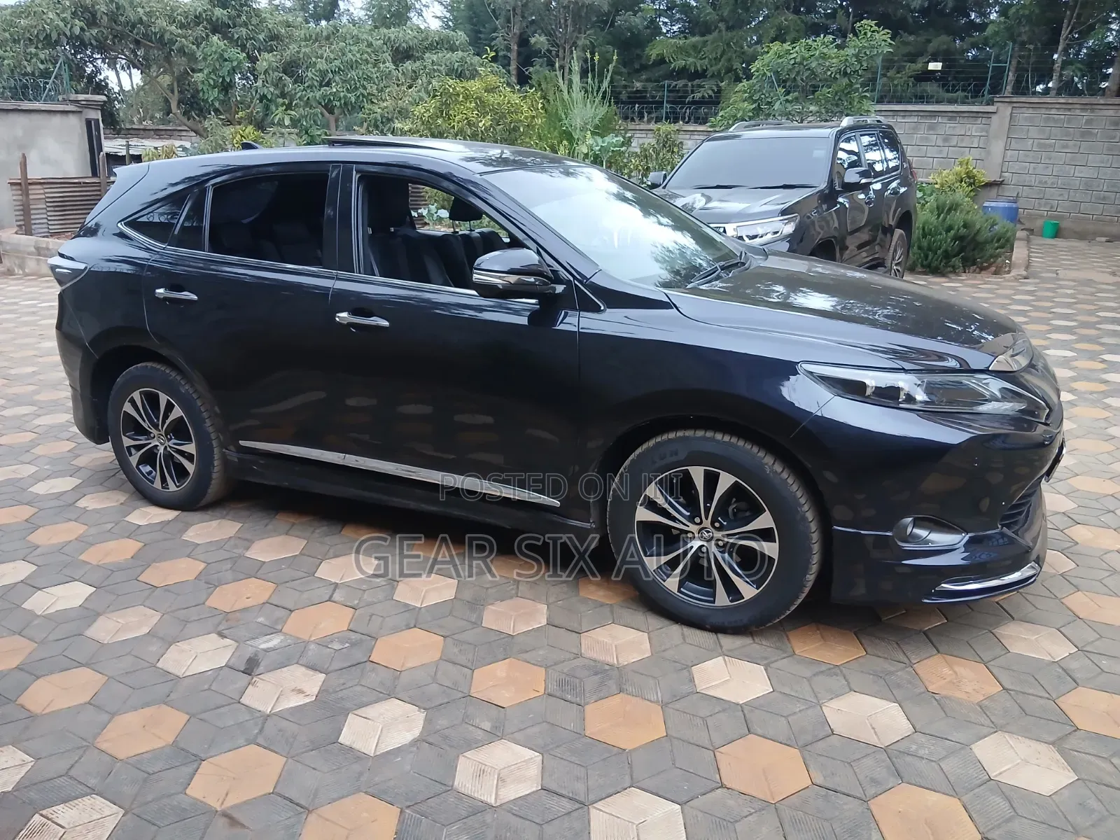 Toyota Harrier 2.0 2016 Black