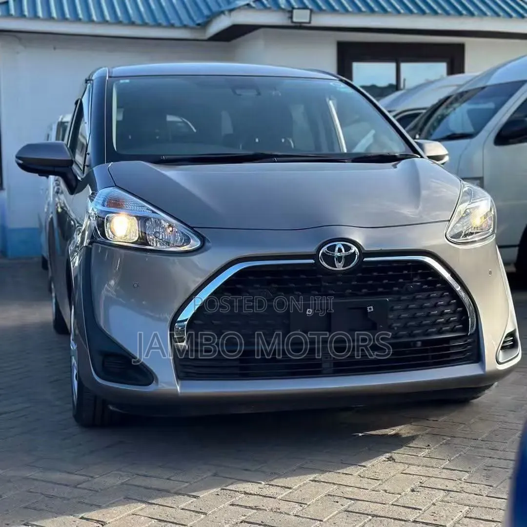 Toyota Sienta 1.5 FWD 2021 Gray