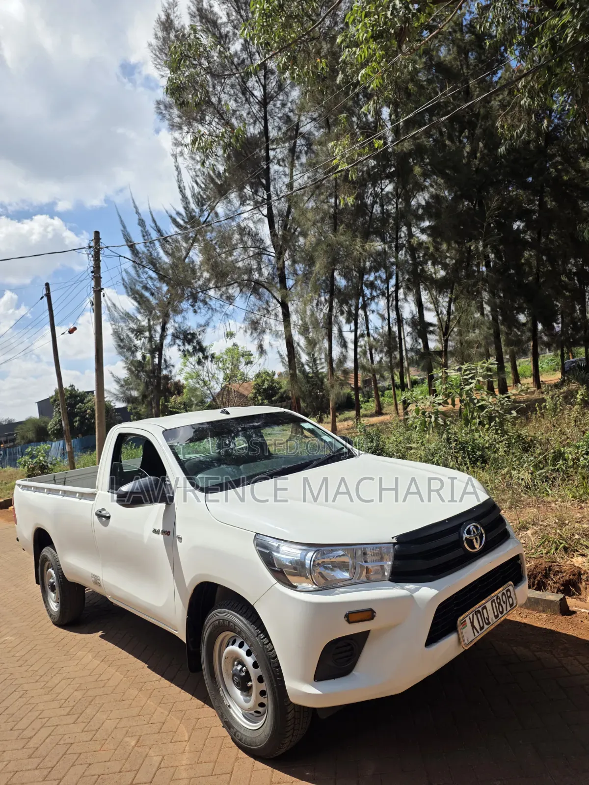 Toyota Hilux 2023 White