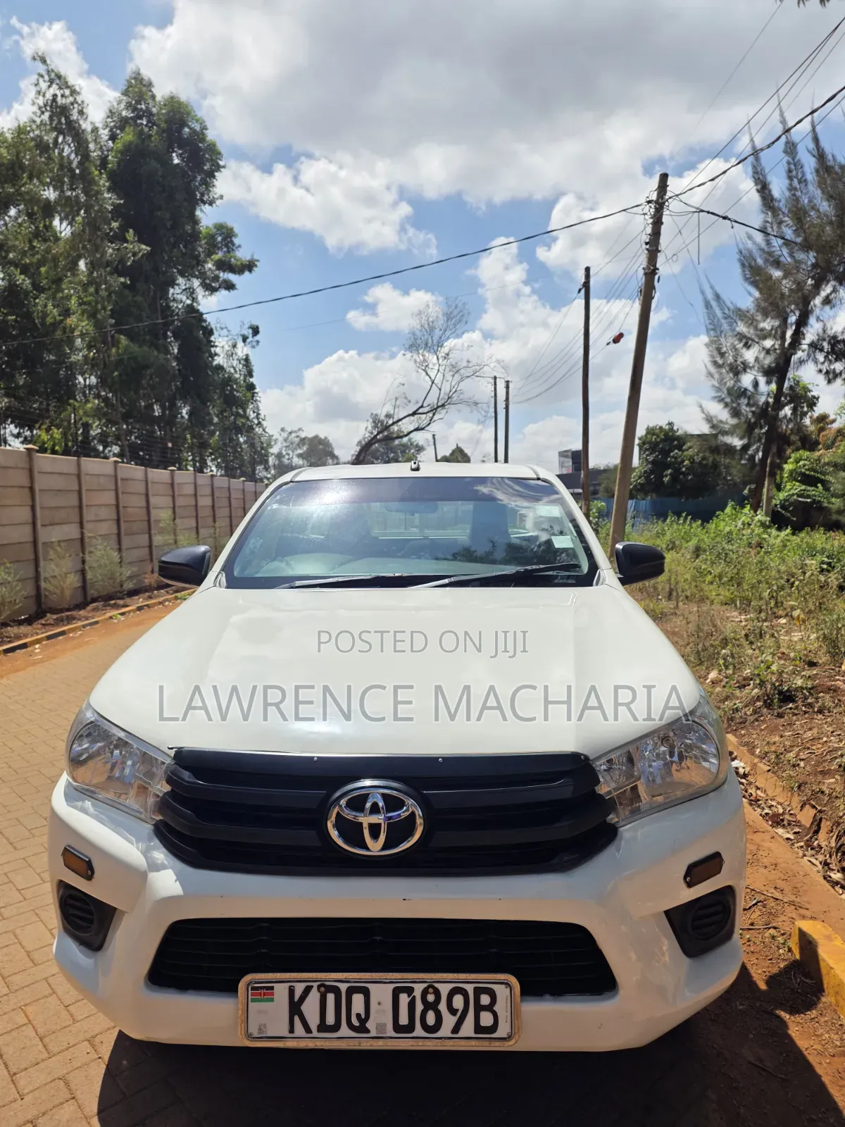 Toyota Hilux 2023 White