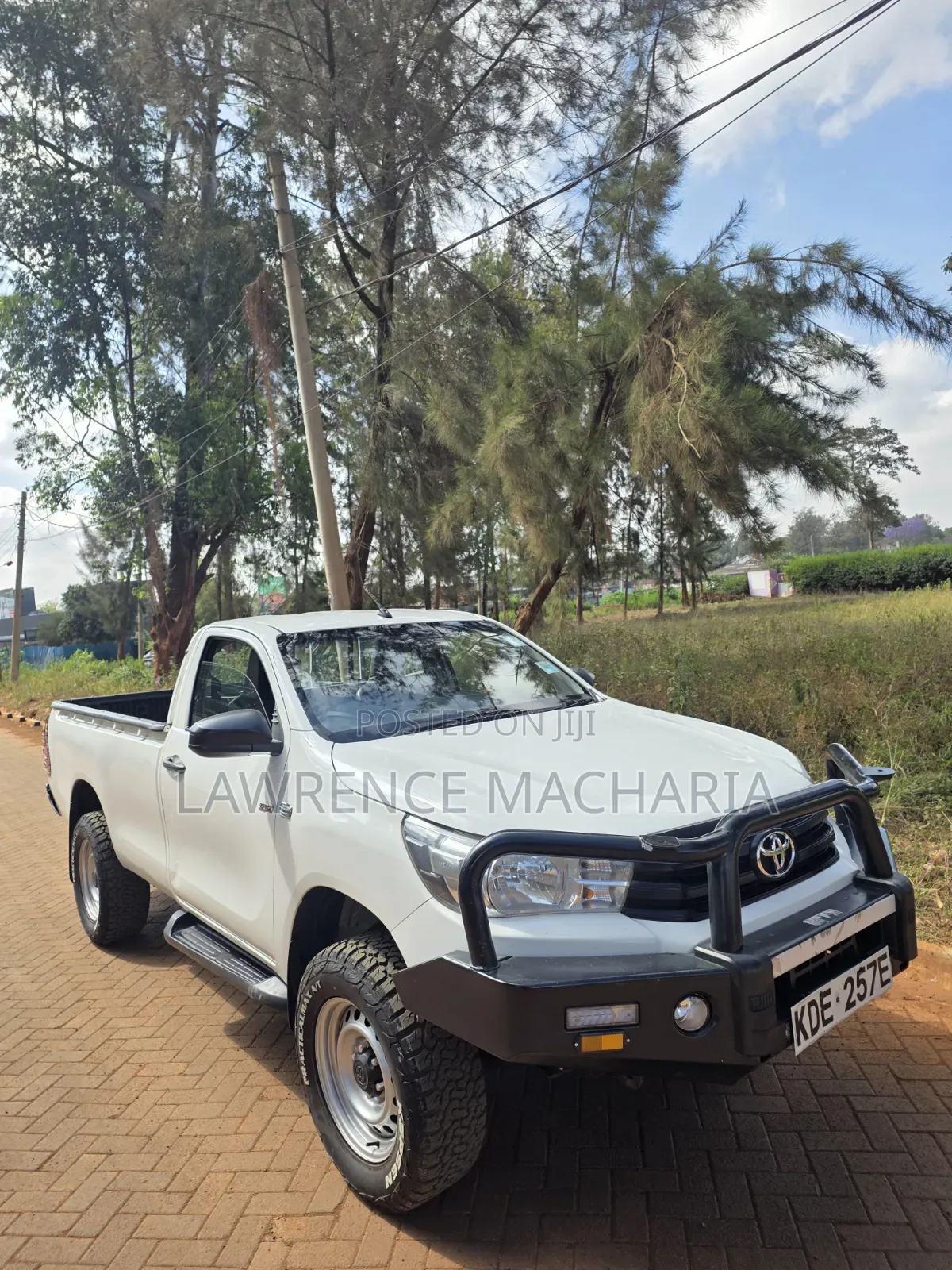 Toyota Hilux 2021 White