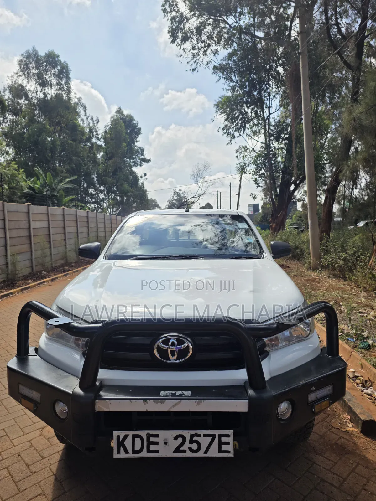 Toyota Hilux 2021 White