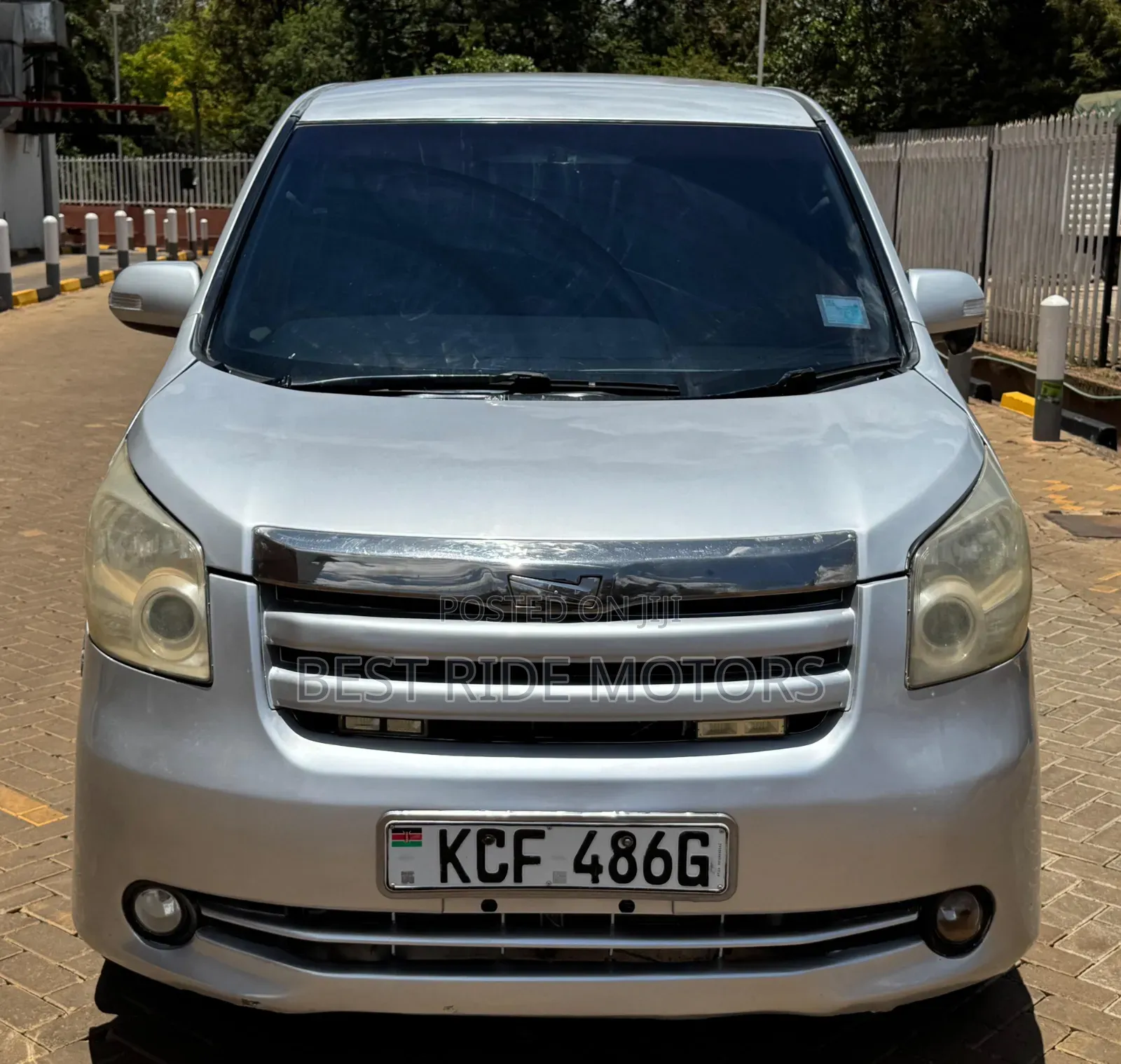 Toyota Noah 2.0 158hp FWD (8 Seater) 2008 Silver