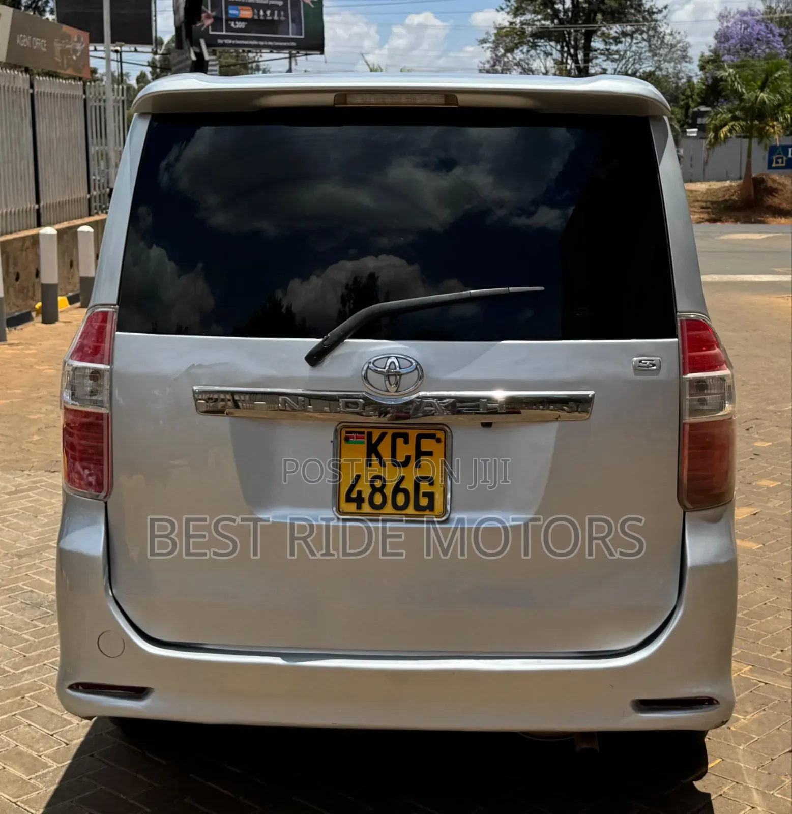 Toyota Noah 2.0 158hp FWD (8 Seater) 2008 Silver
