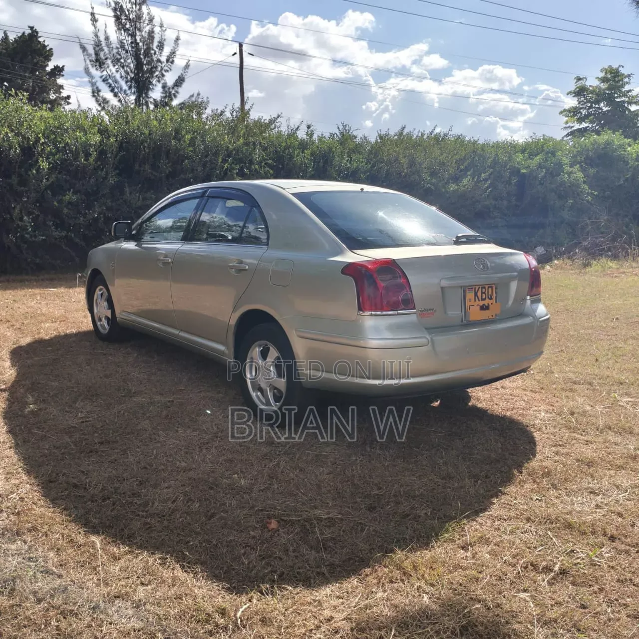 Toyota Avensis 2008 Gold