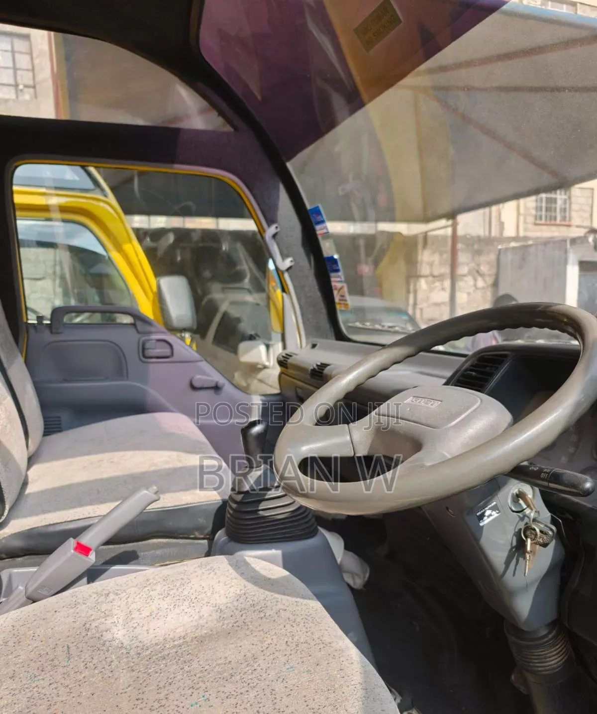 Isuzu NQR 2017 Yellow