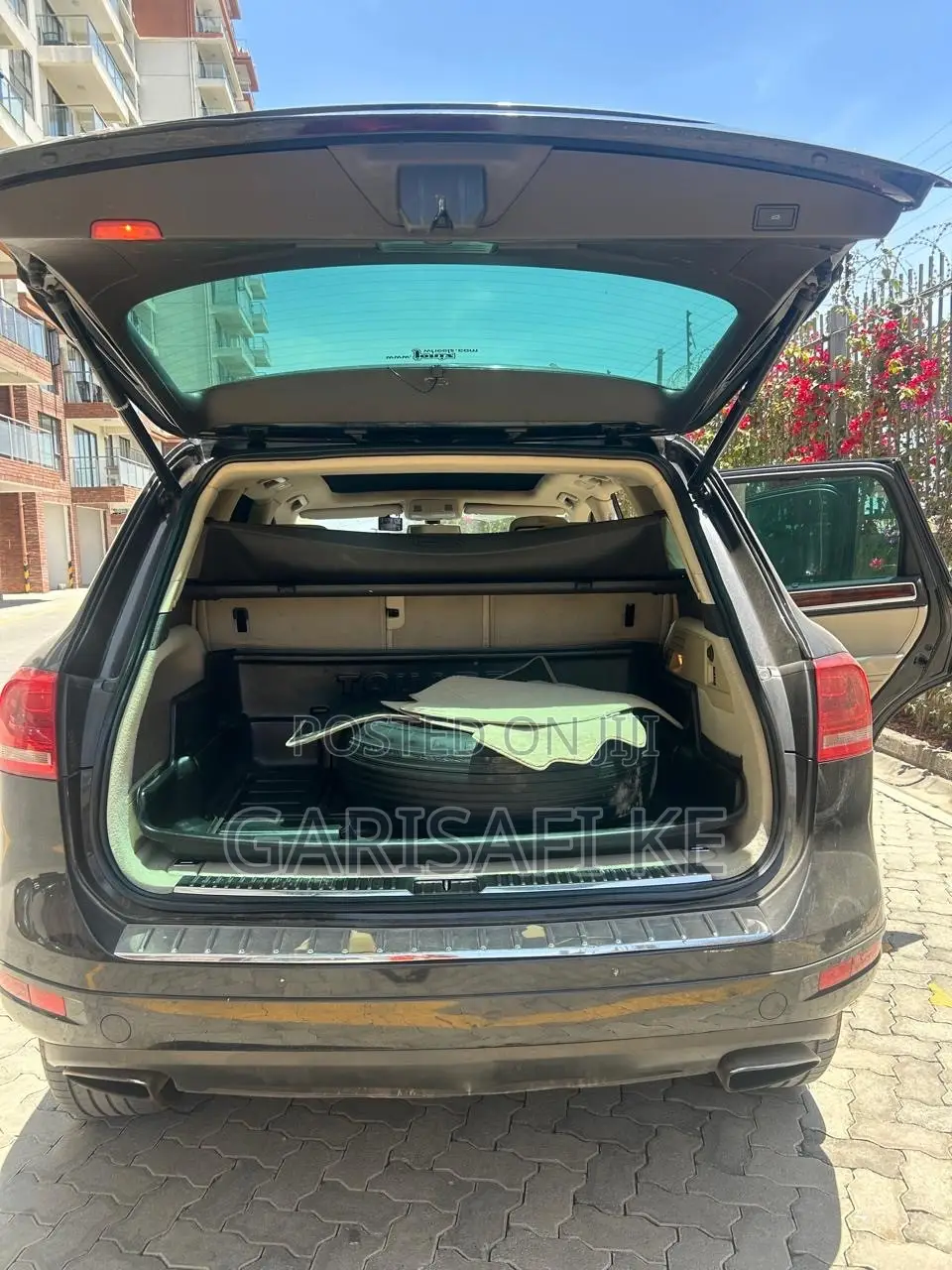 Volkswagen Touareg 2011 Gray