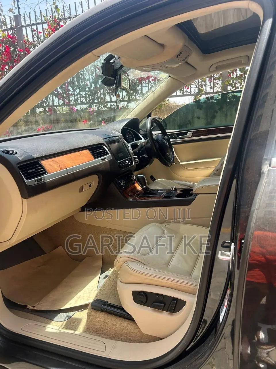 Volkswagen Touareg 2011 Gray
