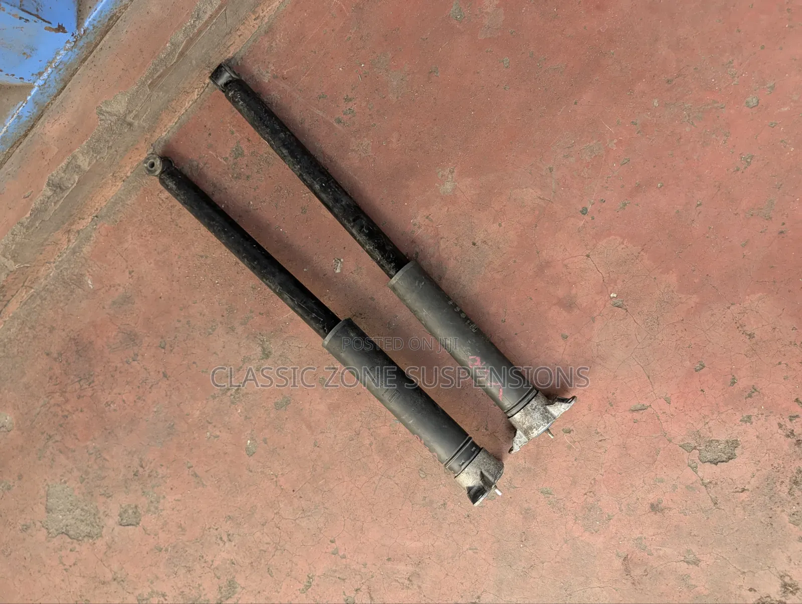 Volvo V40 Back Shock Absorbers.
