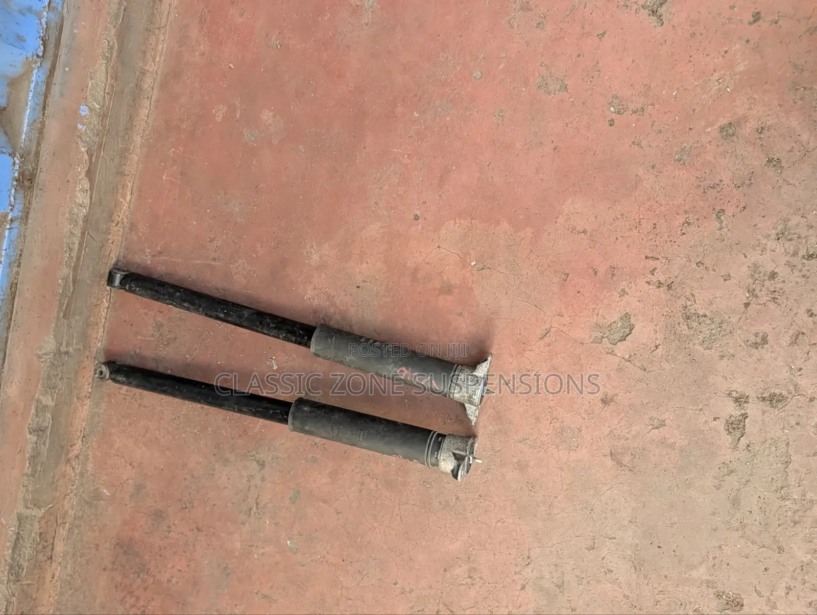 Volvo V40 Back Shock Absorbers.