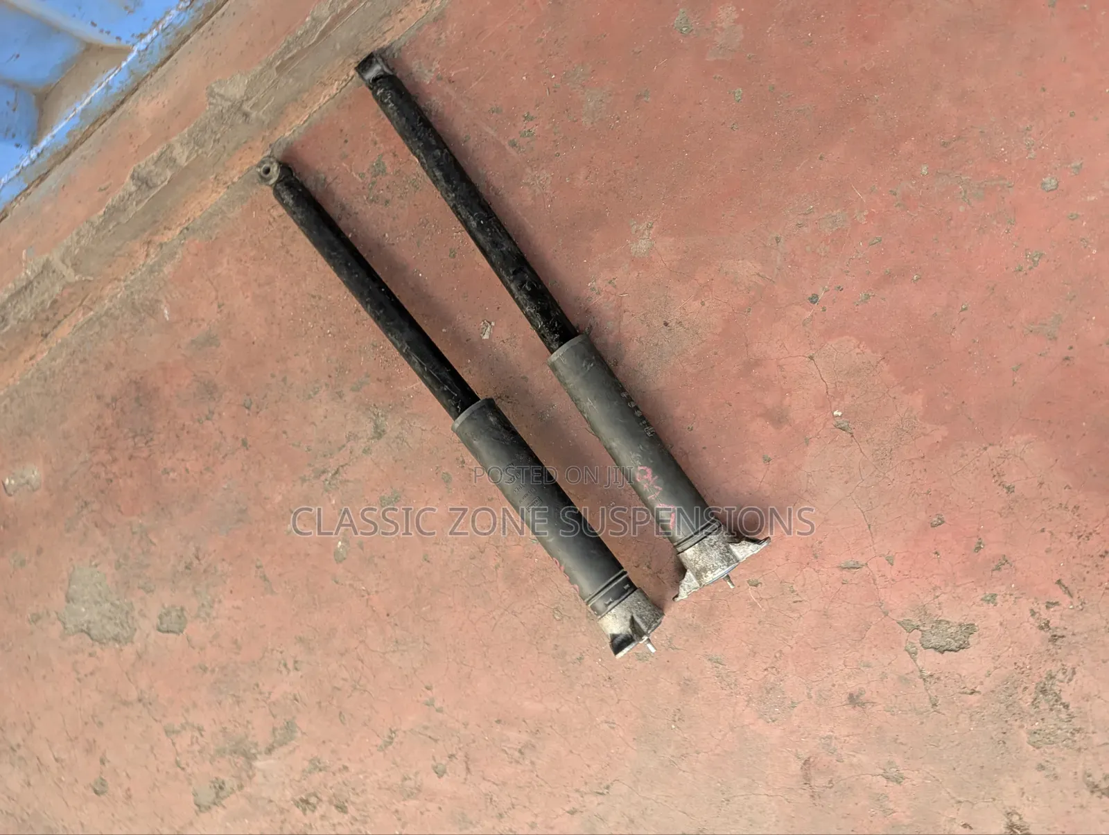 Volvo V40 Back Shock Absorbers.