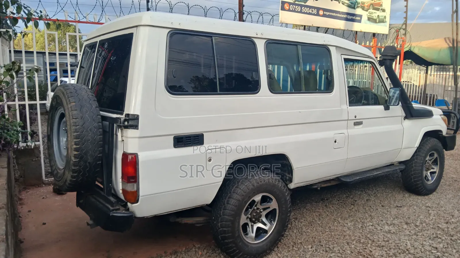 Toyota Land Cruiser 1998 White