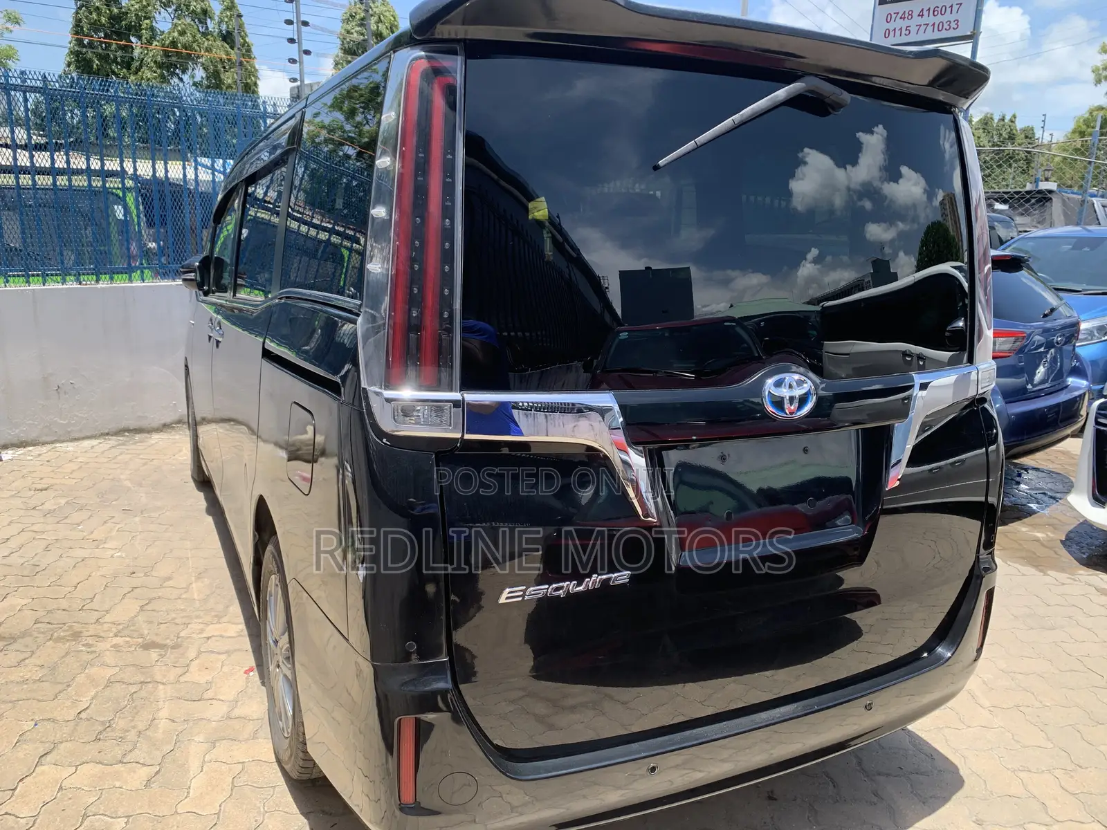 Toyota Esquire 1.8 FWD Hybrid (7 seater) 2019 Matt Black