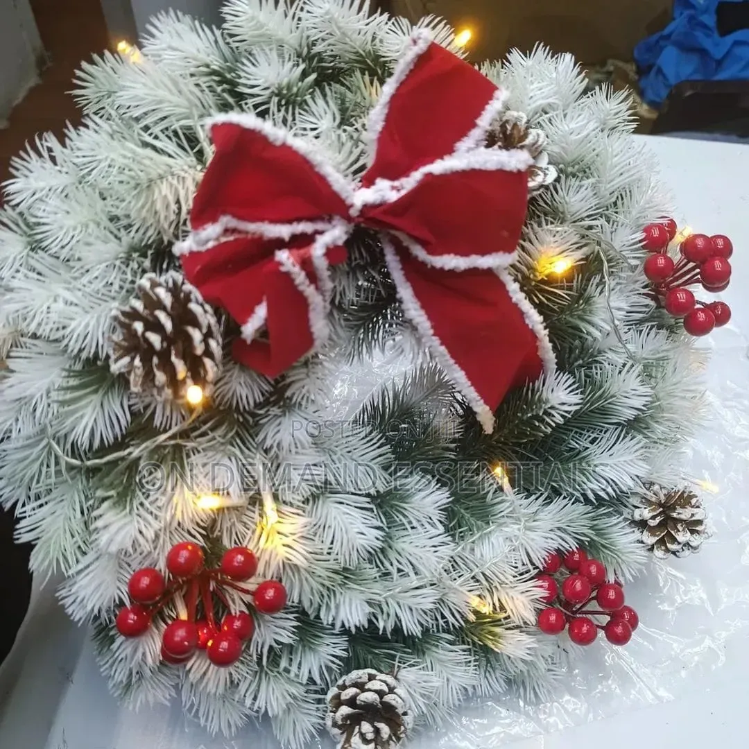 35cm Pre-Lit Christmas Wreath Decoration