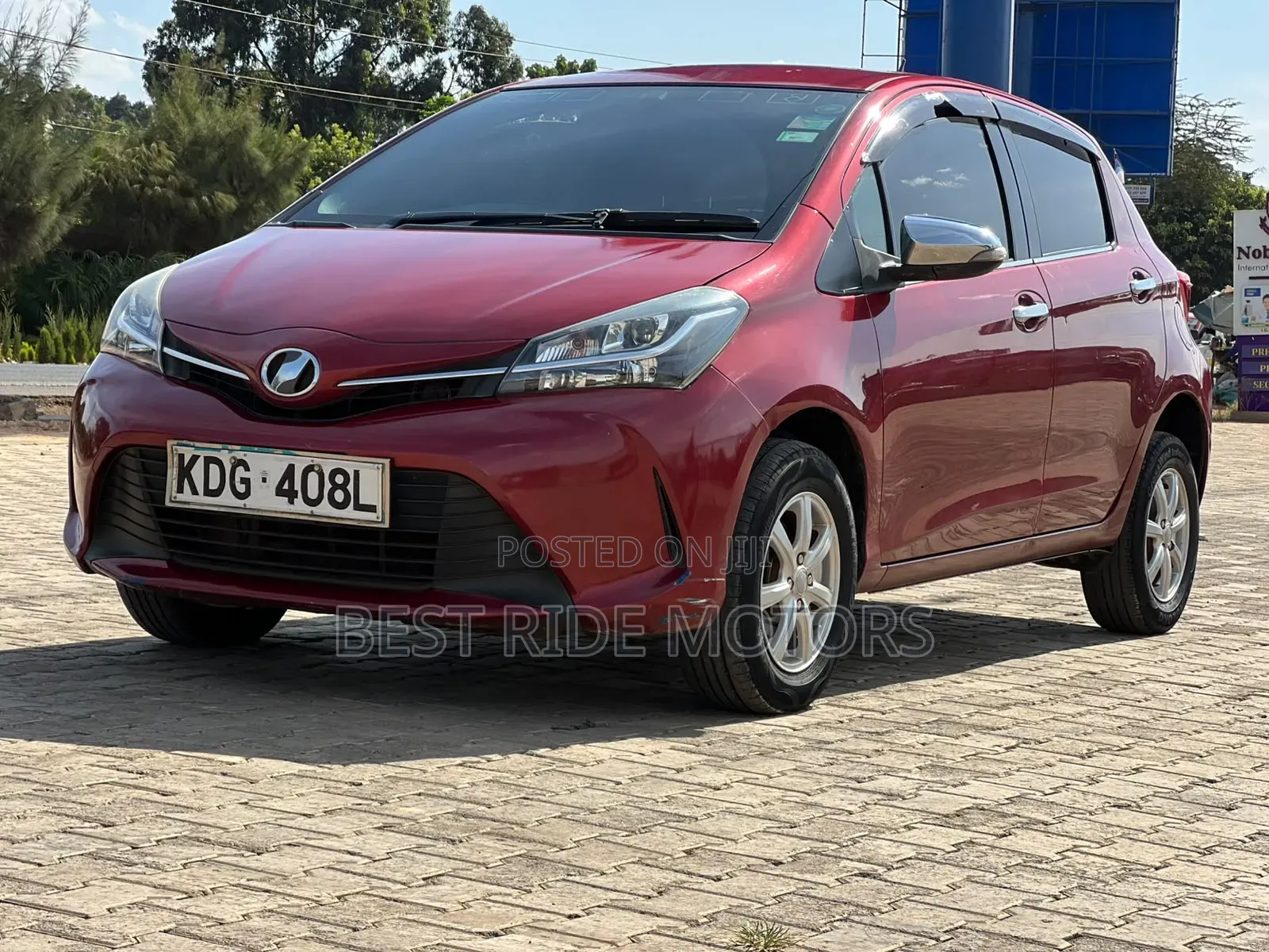 Toyota Vitz 1.3 FWD 5dr 2015 Red