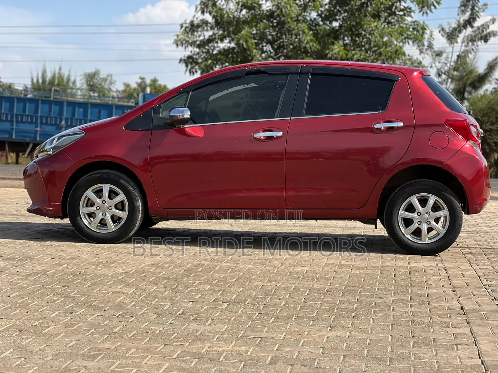 Toyota Vitz 1.3 FWD 5dr 2015 Red
