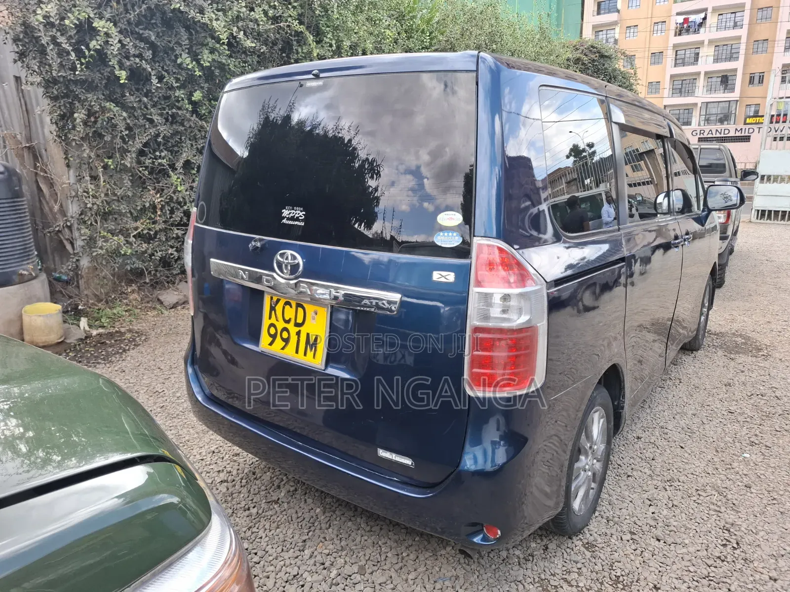Toyota Noah 2.0 158hp FWD (8 Seater) 2008 Blue