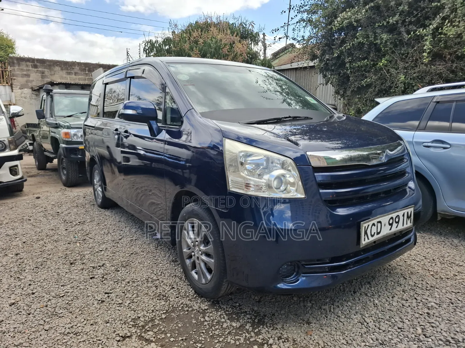 Toyota Noah 2.0 158hp FWD (8 Seater) 2008 Blue