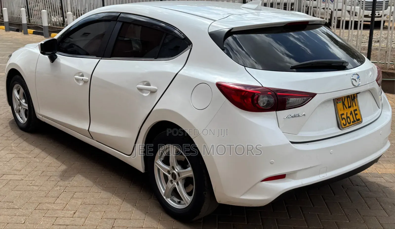 Mazda Axela 2017 Off white