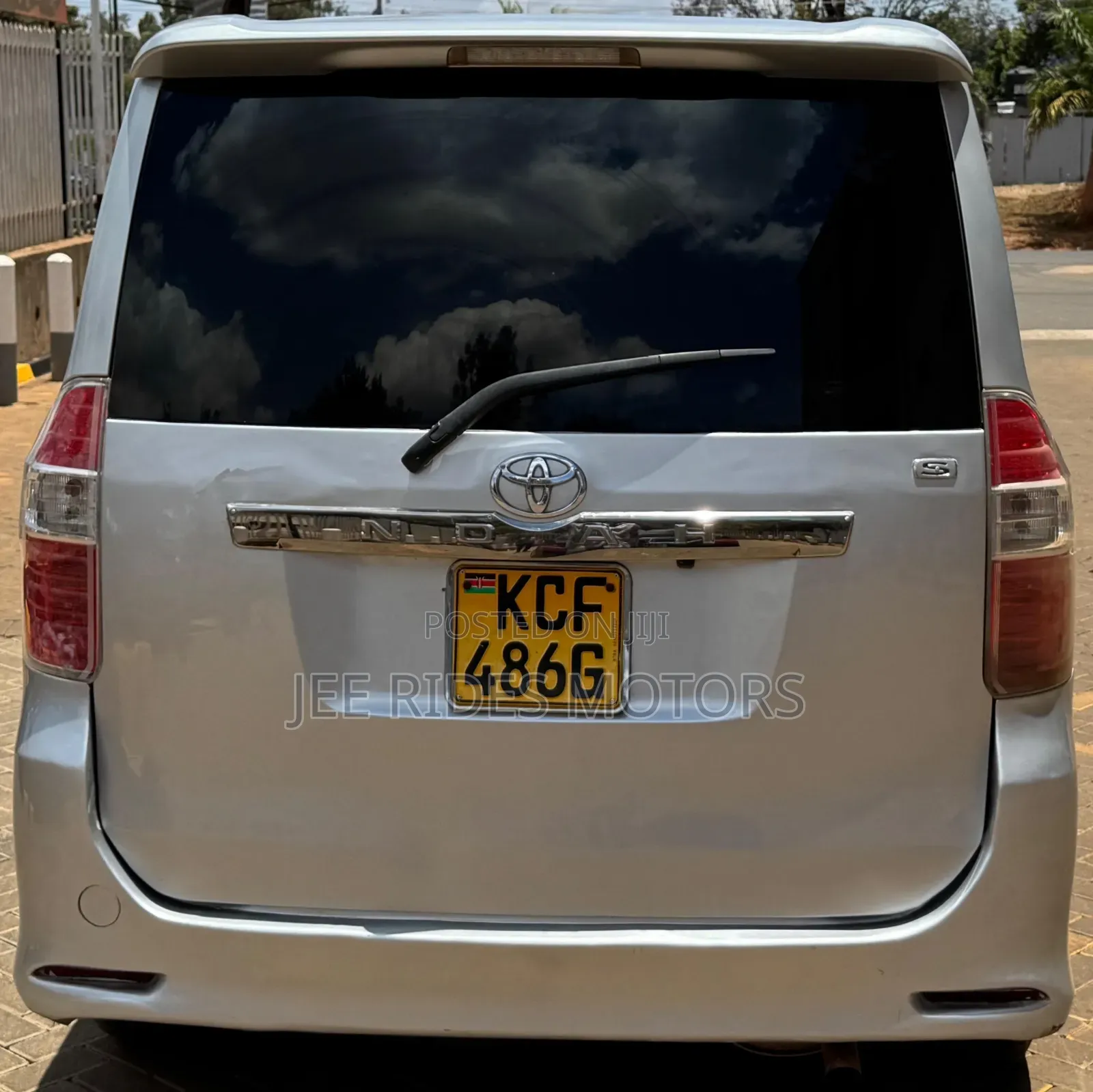 Toyota Noah 2008