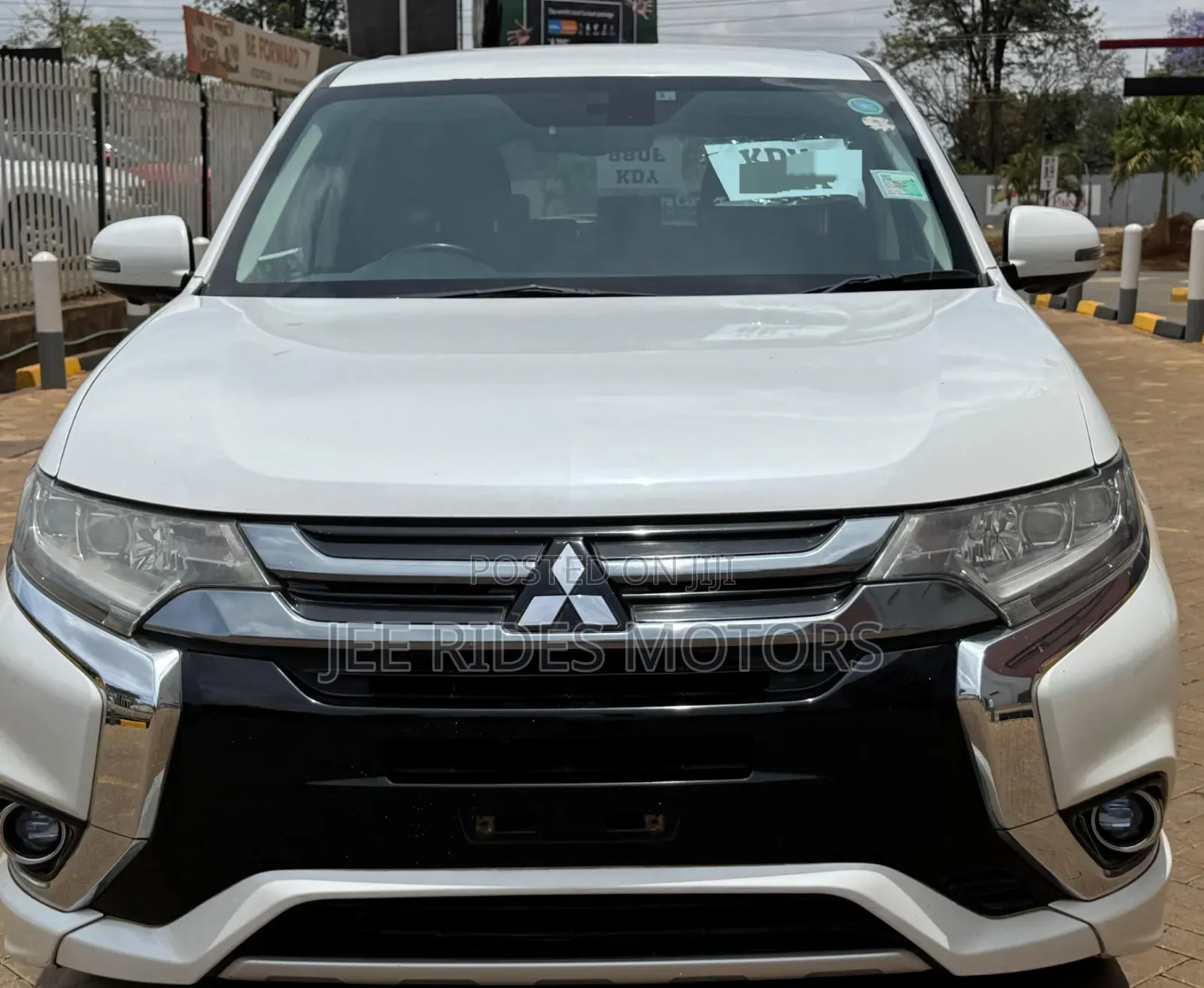 Mitsubishi Outlander 2016 Ivory