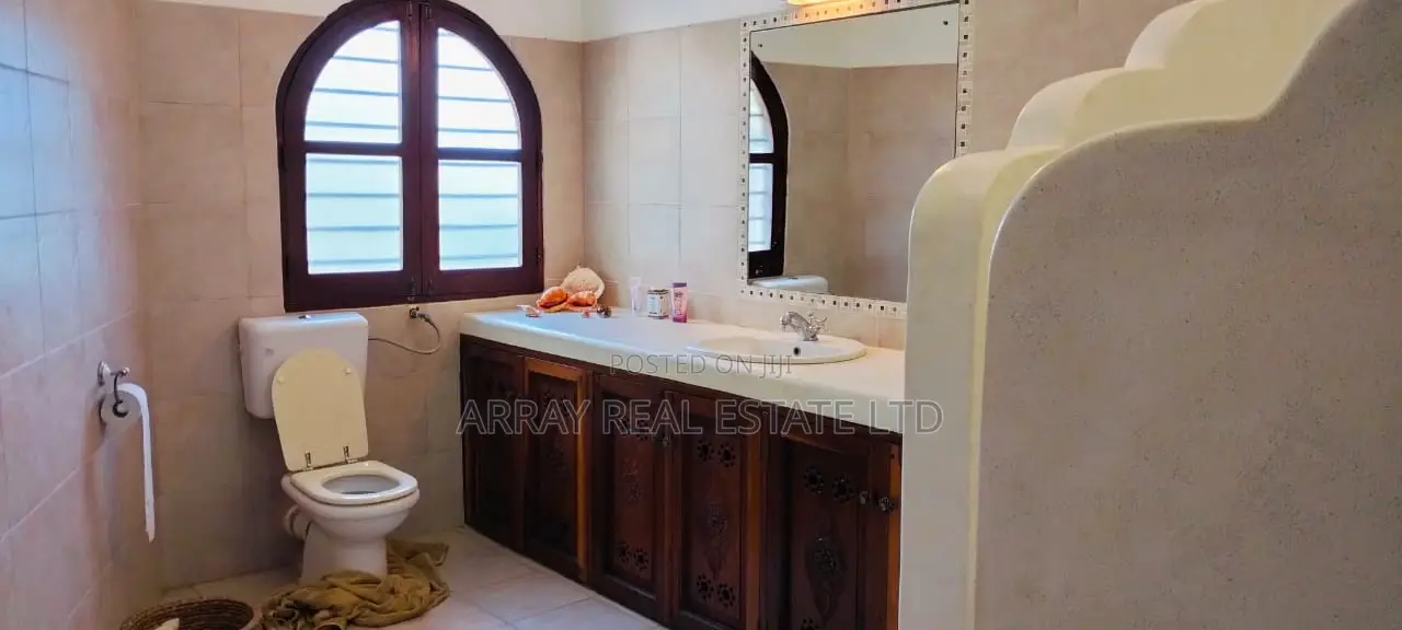 Furnished 4bdrm Villa in Atamu Lono Hotel, Town Centre for sale