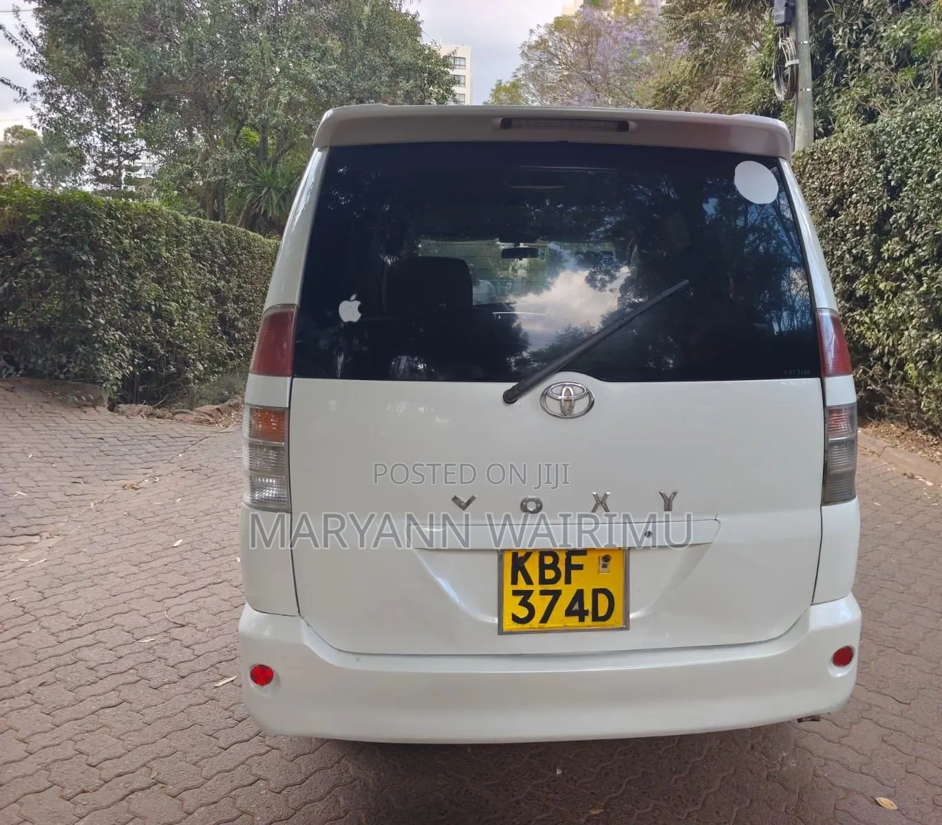 Toyota Voxy X 2WD 8-Seater 2002 White