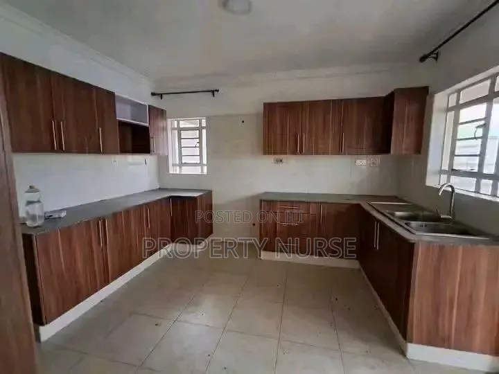 3bdrm Duplex in Gateway Mall Area for rent