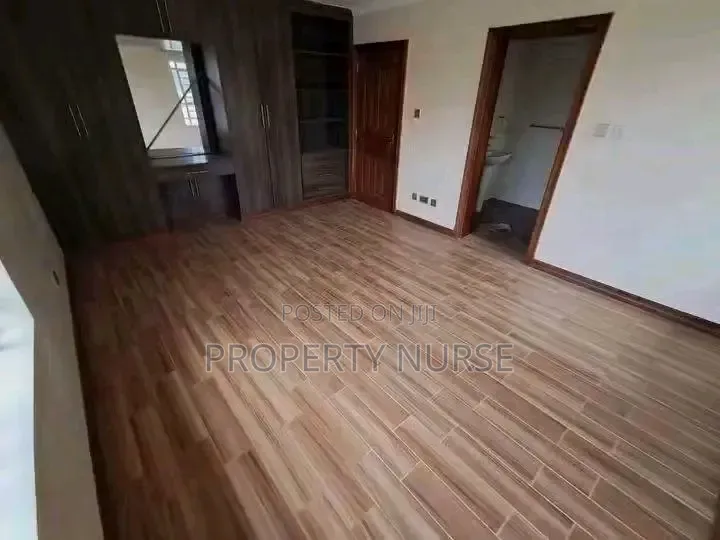 3bdrm Duplex in Gateway Mall Area for rent