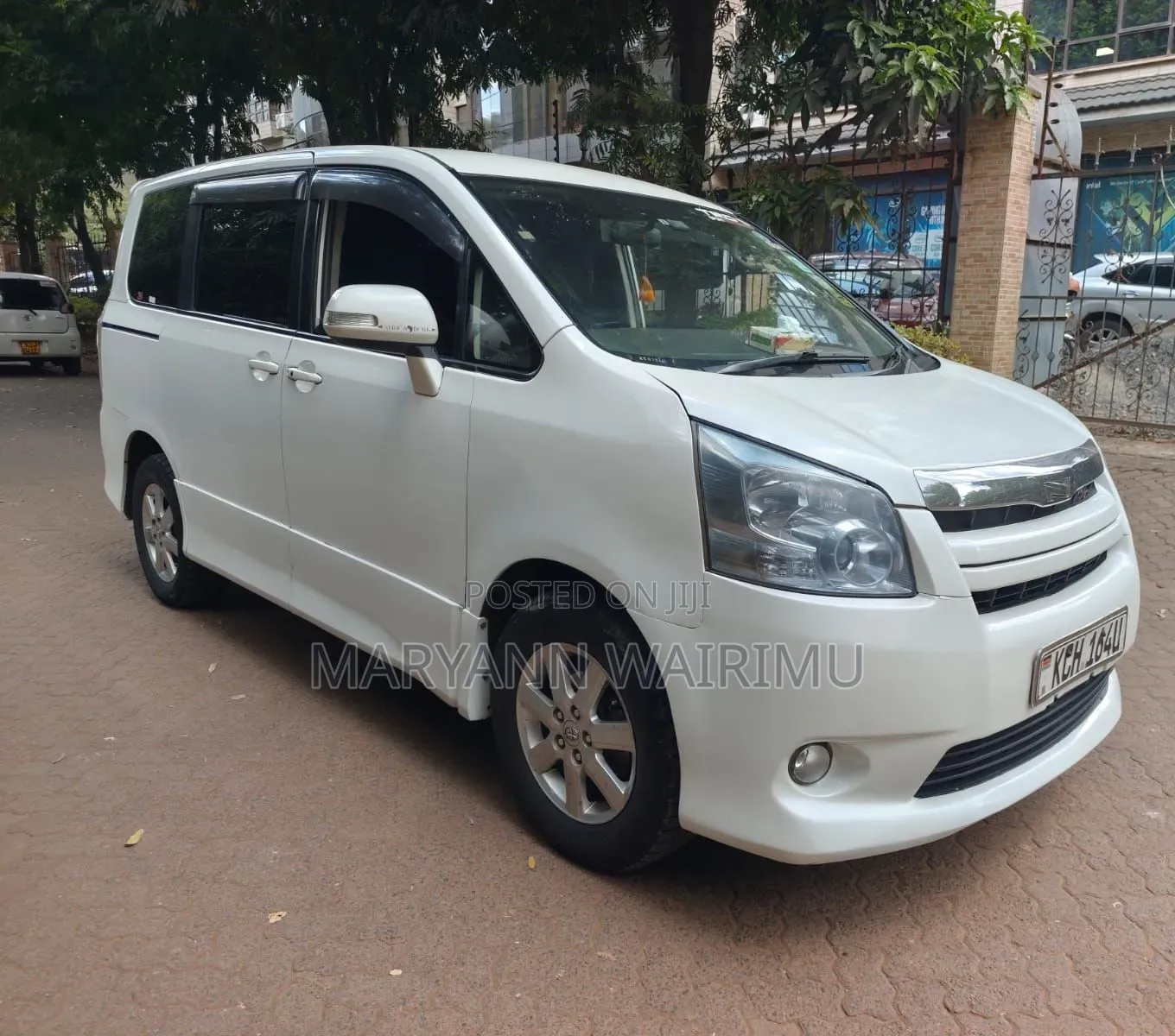 Toyota Noah 2009 White
