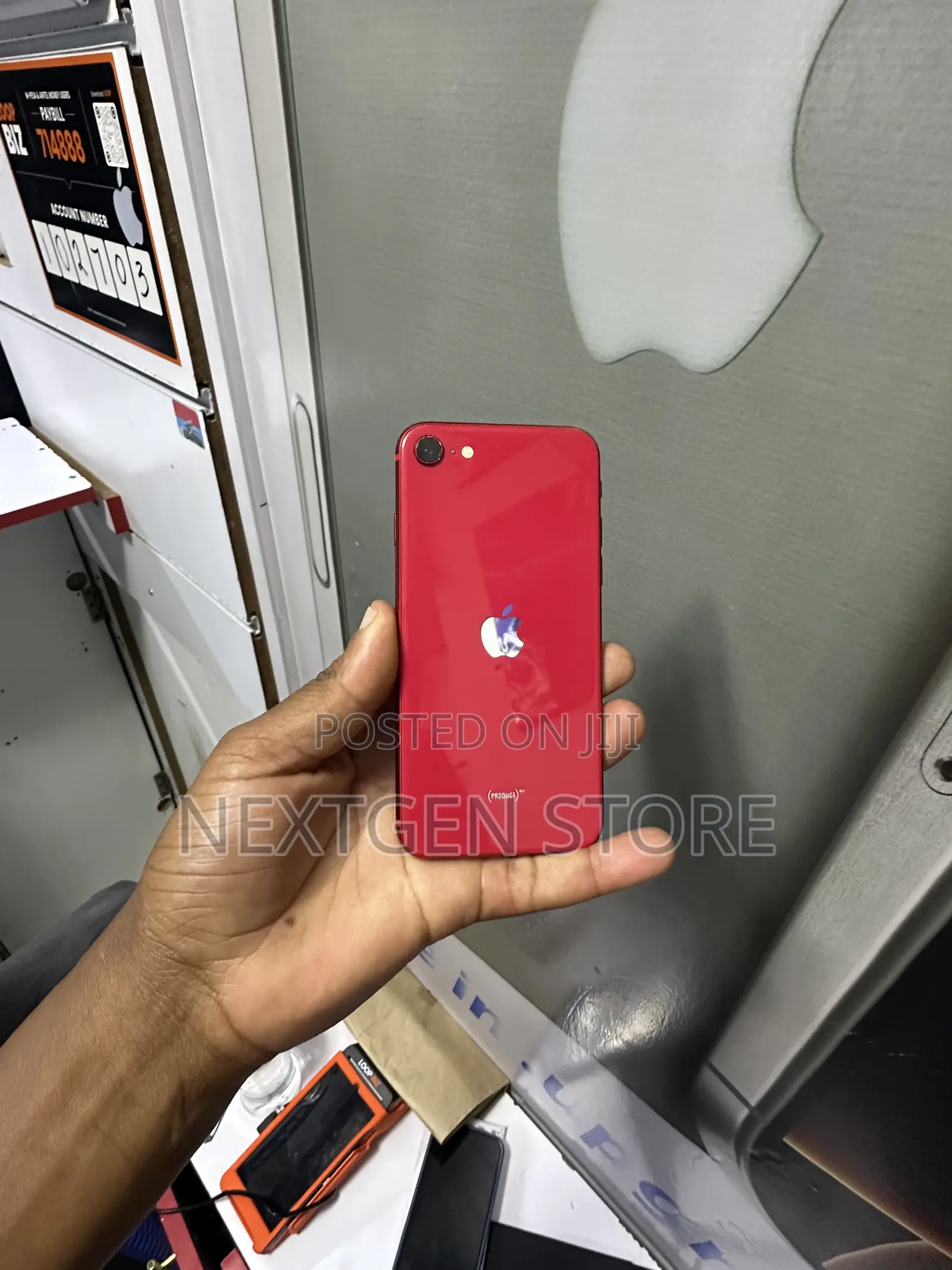Apple iPhone SE (2020) 64 GB Red