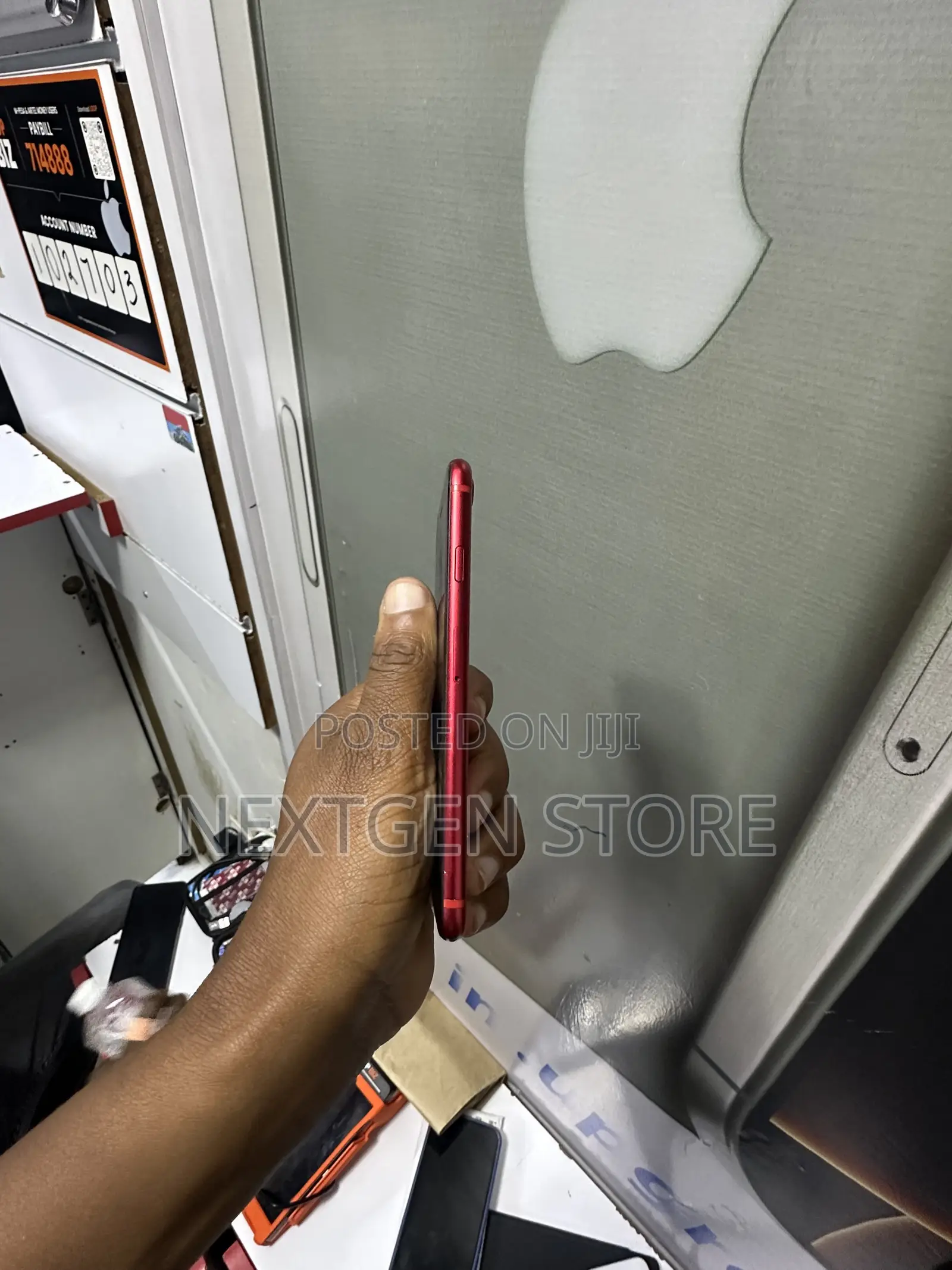 Apple iPhone SE (2020) 64 GB Red